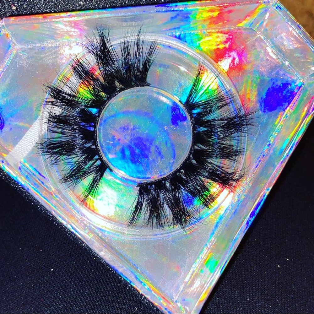 Lashes - Picture 8 of 8